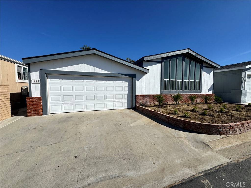 Laguna Hills, CA 92653,23301 Ridge Route DR #215