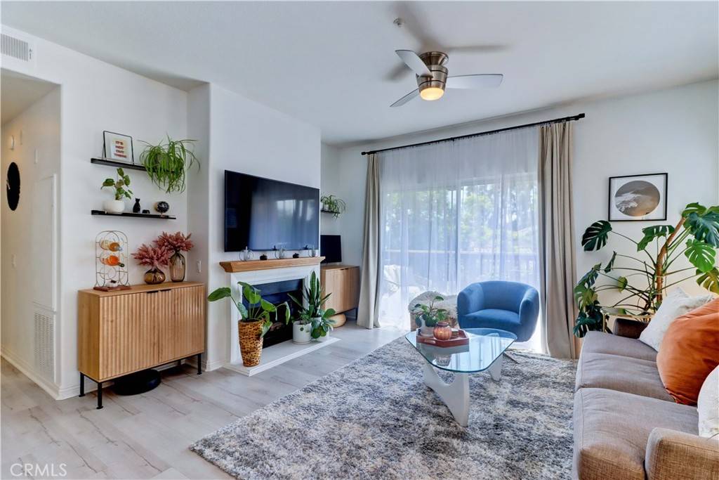 Tustin, CA 92782,2960 Champion WAY #1814