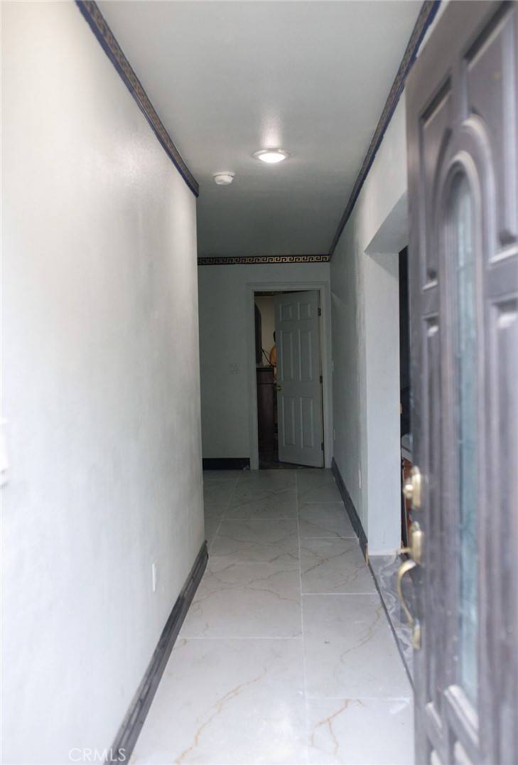 Santa Ana, CA 92704,304 Duke LN