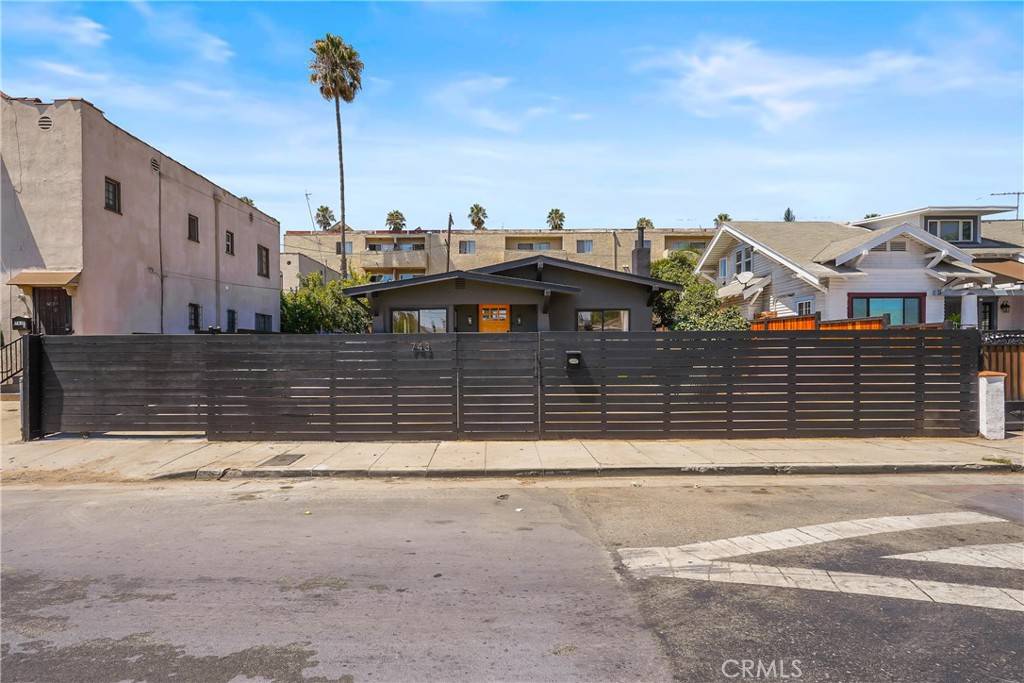 Los Angeles, CA 90029,743 N Alexandria AVE