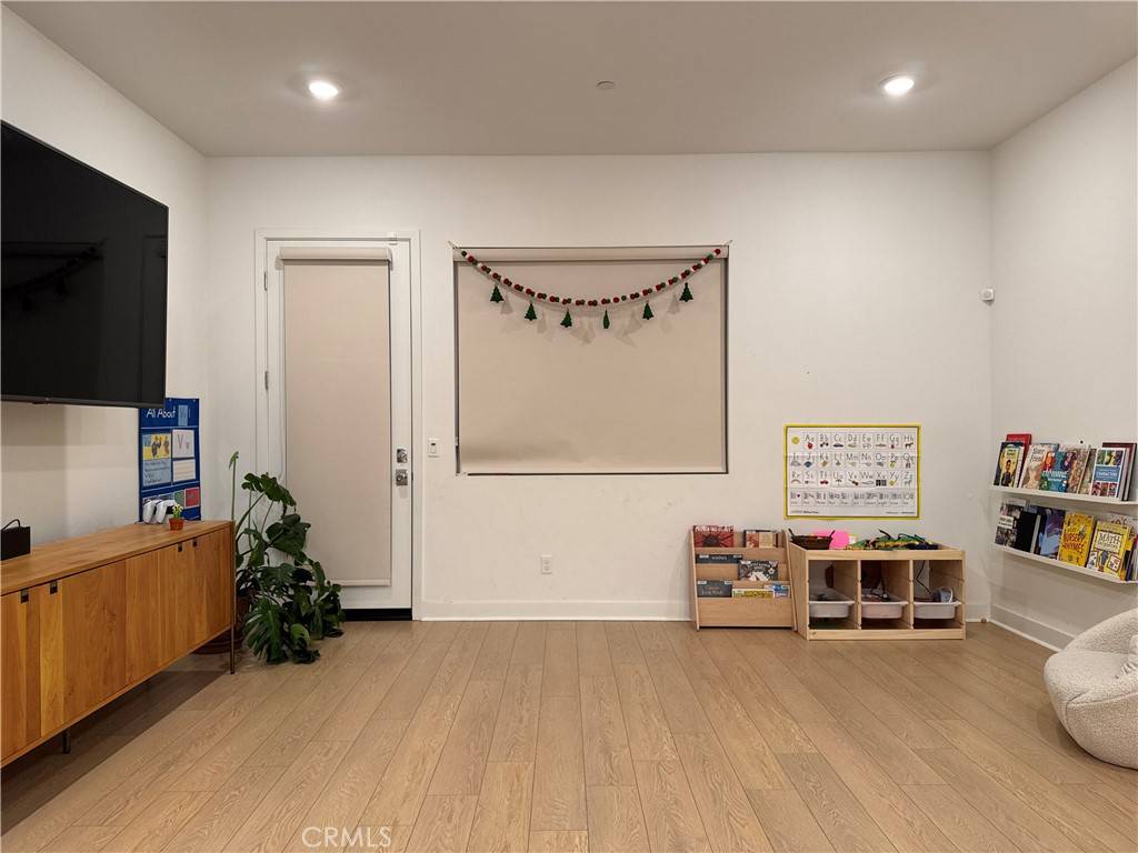 Irvine, CA 92618,105 Sash