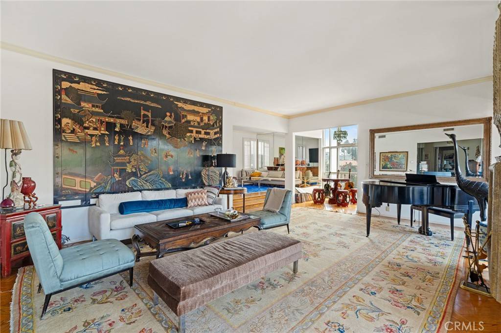 Beverly Hills, CA 90212,370 S Elm #2