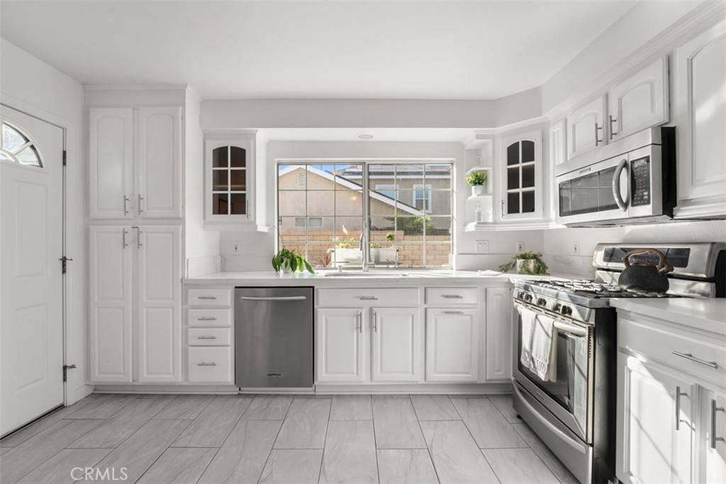 Orange, CA 92869,692 N Rancho Santiago Blvd