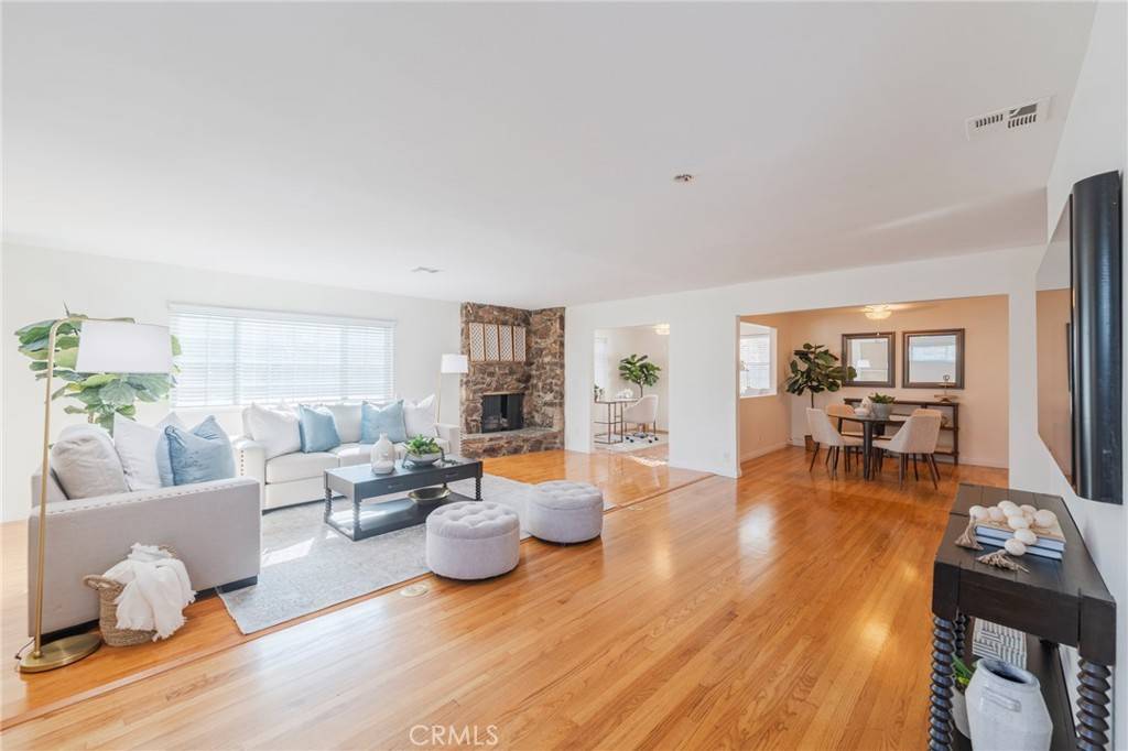 Anaheim, CA 92802,1302 S Feather