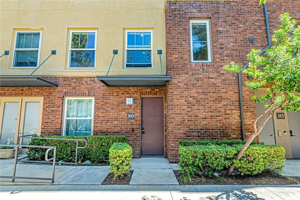 Fullerton, CA 92832,309 Metro CT