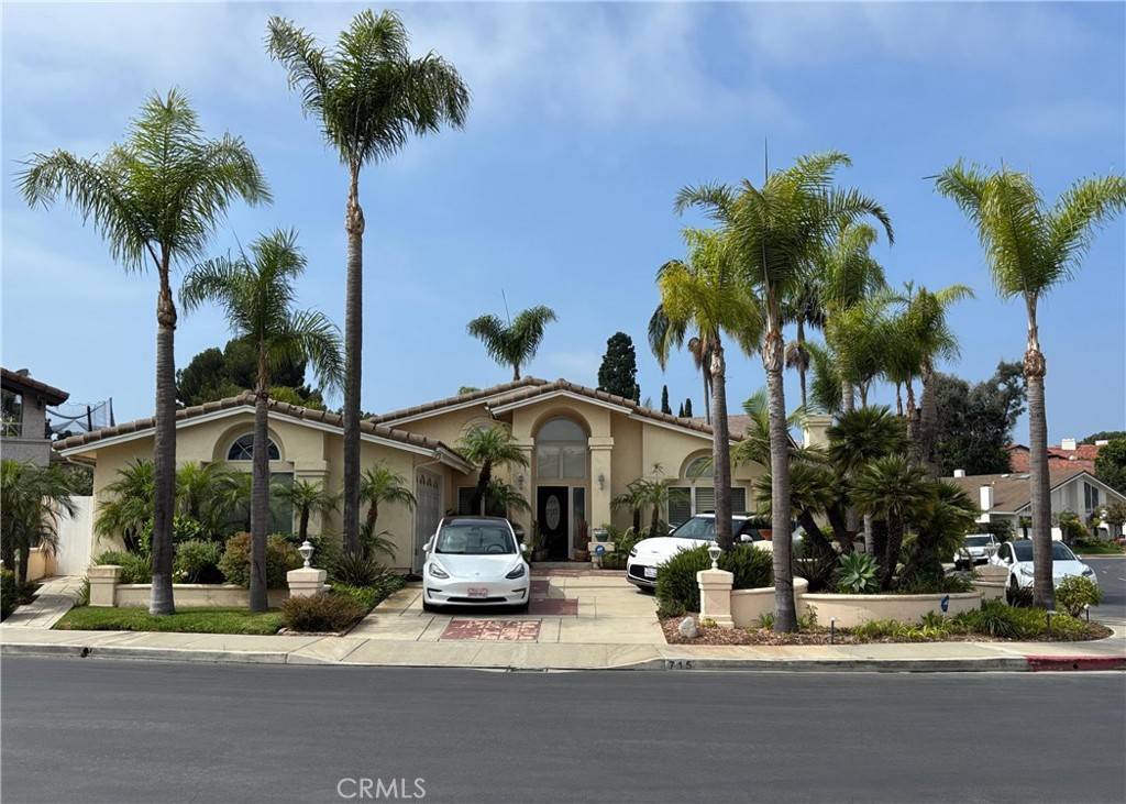 Long Beach, CA 90815,715 N Lariat