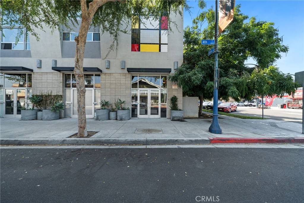 Long Beach, CA 90802,834 E 4th ST #H