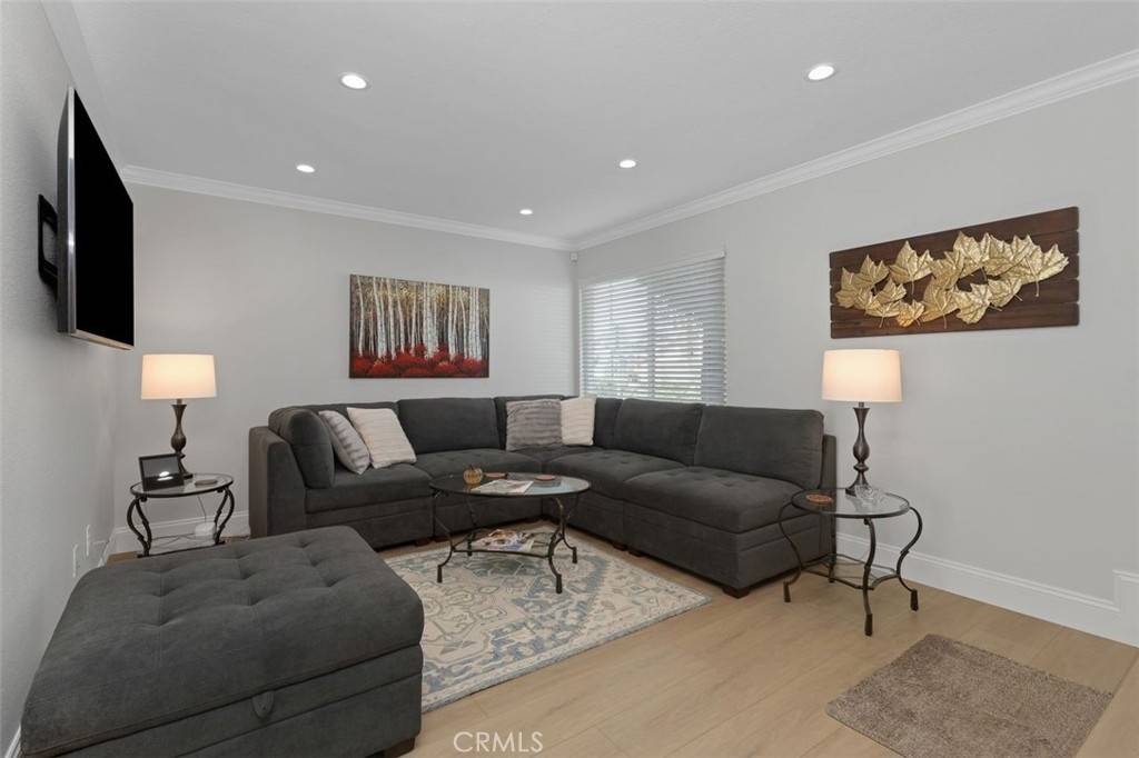 Placentia, CA 92870,617 Seneca