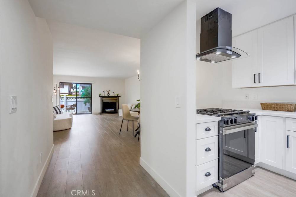 Huntington Beach, CA 92649,4682 Warner #B102