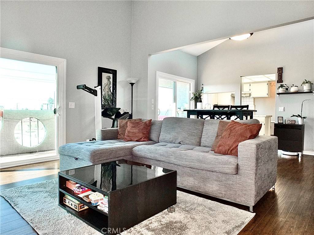 Long Beach, CA 90814,3600 E 4th #305