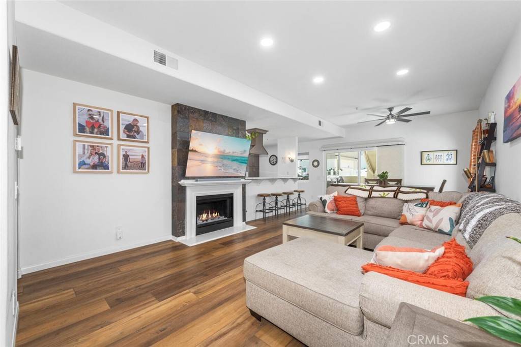 Huntington Beach, CA 92648,1516 Pacific Coast #101