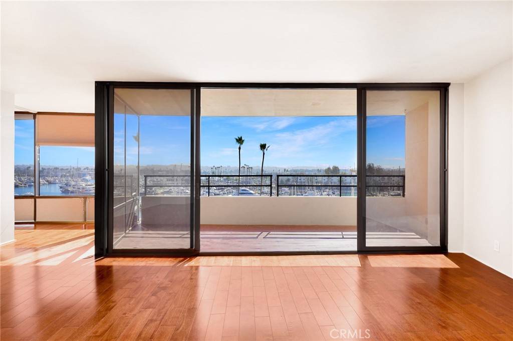 Marina Del Rey, CA 90292,4335 Marina City #242