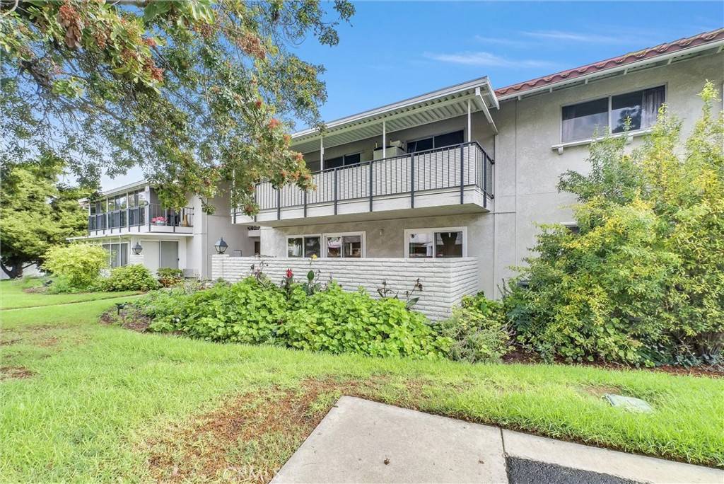 Laguna Woods, CA 92637,2260 Via Puerta #C