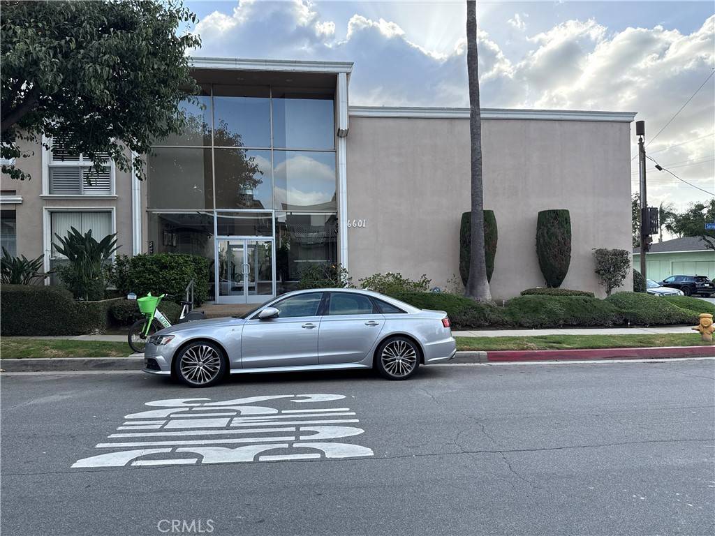 Los Angeles, CA 90056,6601 Springpark #14