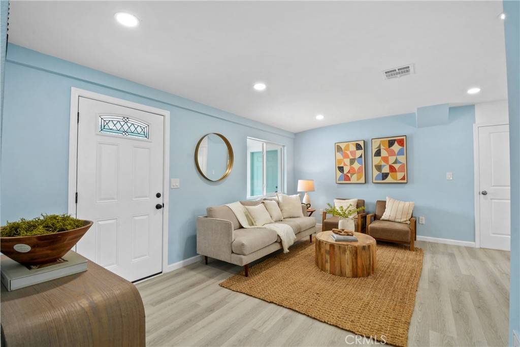 East Los Angeles, CA 90022,4910 Gratian