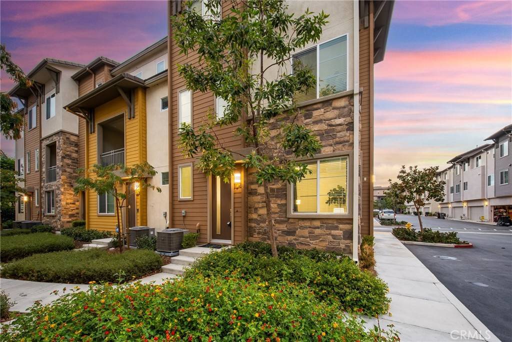 Corona, CA 92878,747 Savi #104