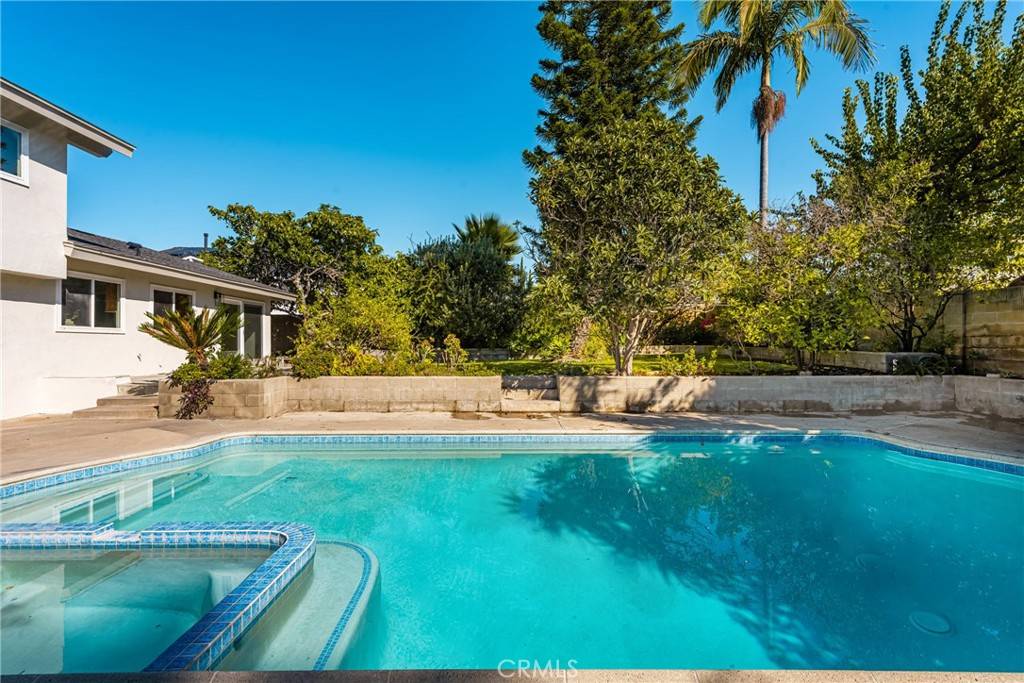 Laguna Hills, CA 92653,25232 Earhart