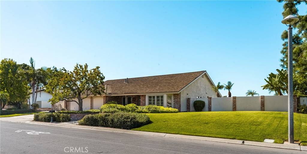 Yorba Linda, CA 92886,5861 Sunmist DR