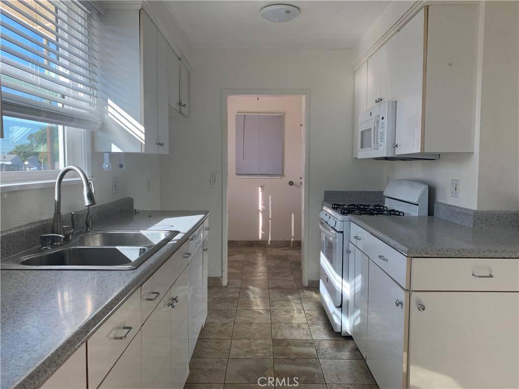 Fullerton, CA 92833,1918 W Orangethorpe AVE