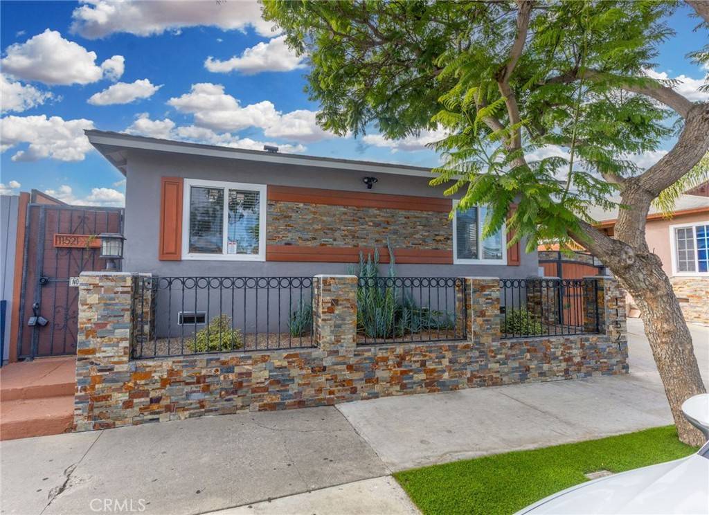 Hawthorne, CA 90250,11521 Inglewood AVE