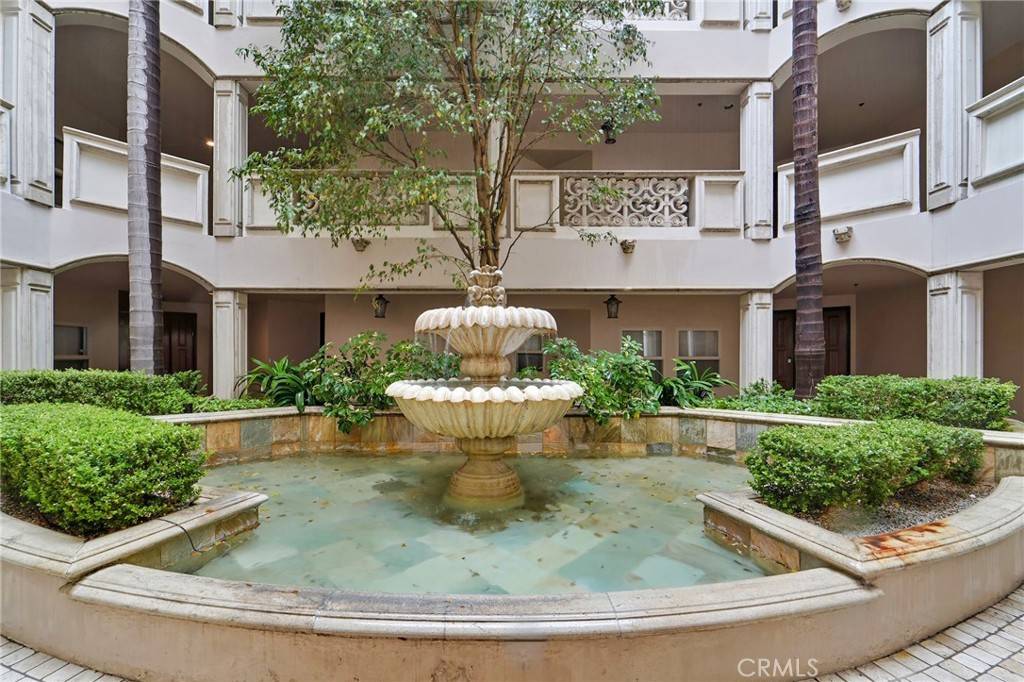 Los Angeles, CA 90069,850 N Croft #301
