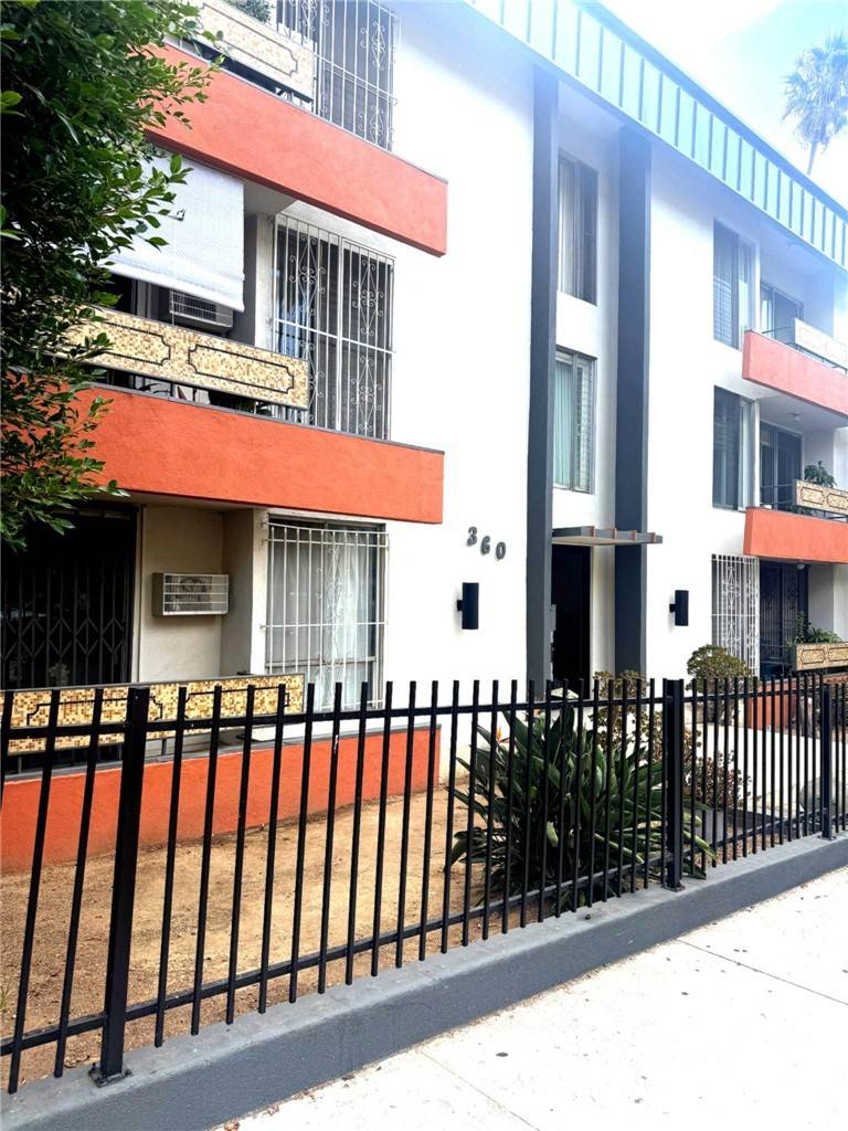 Los Angeles, CA 90020,360 S Kenmore #302