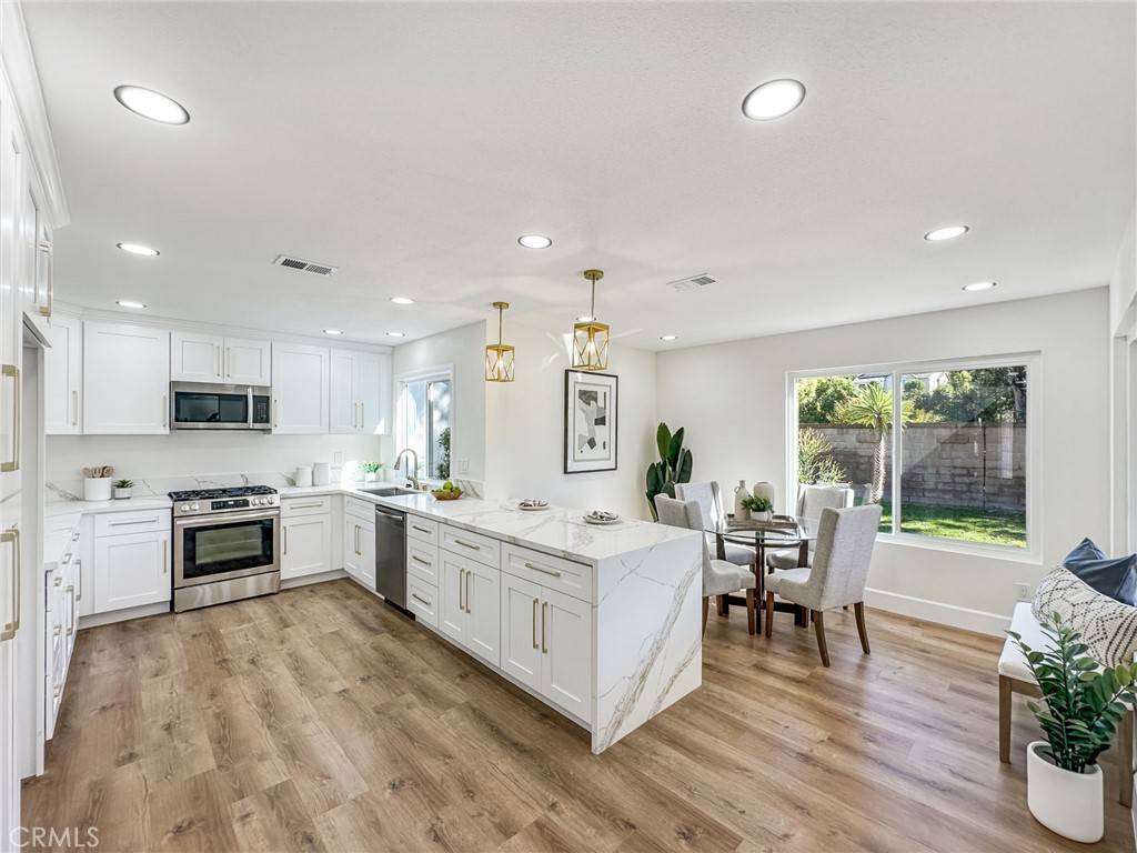 Mission Viejo, CA 92692,23516 Villena