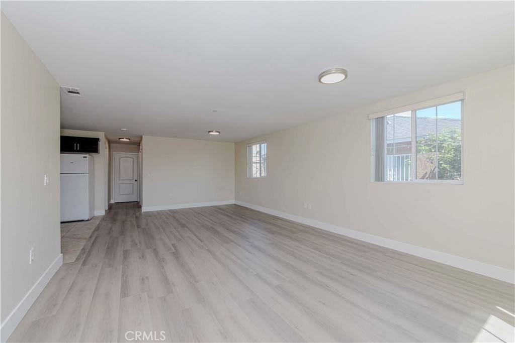 Los Angeles, CA 90002,8711 Mckinley Place