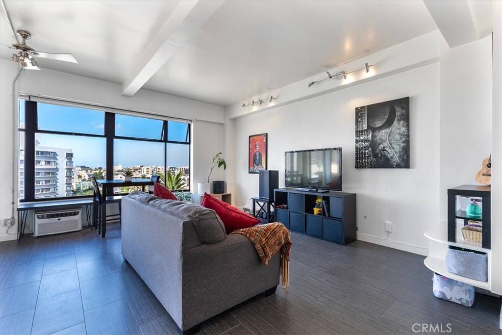 Long Beach, CA 90802,100 Atlantic #701