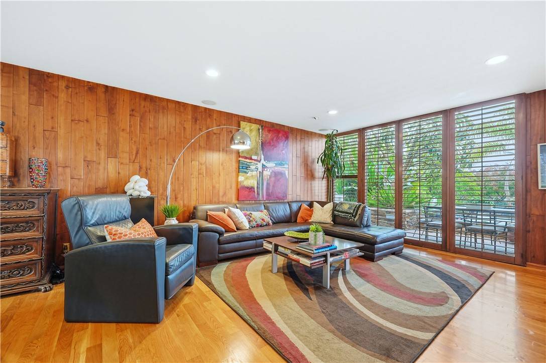 Long Beach, CA 90803,267 Nieto AVE