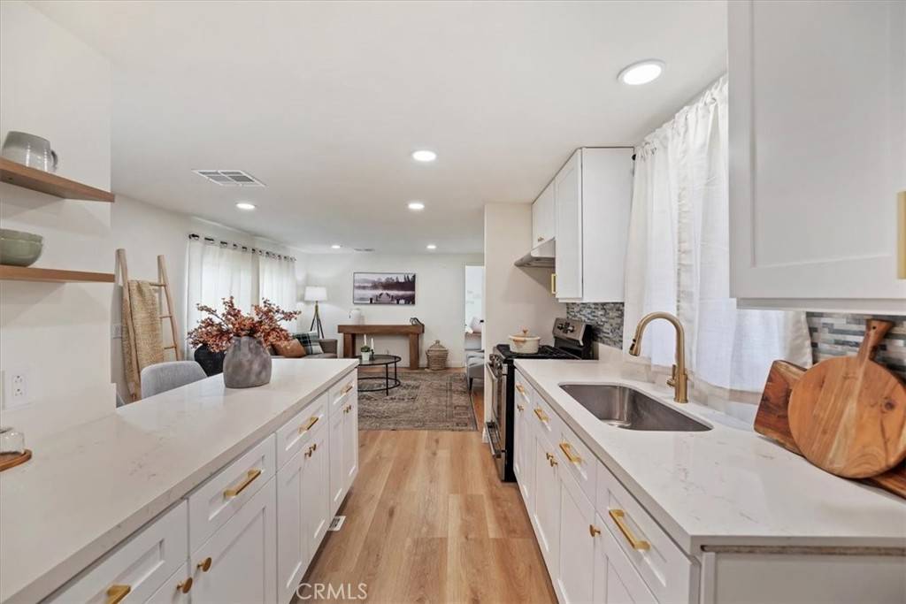 Glendora, CA 91740,826 E Route 66