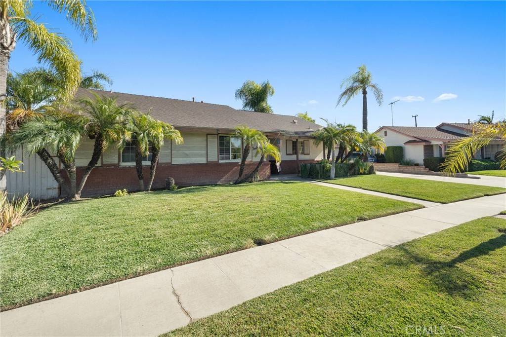 La Habra, CA 90631,1260 Summershade