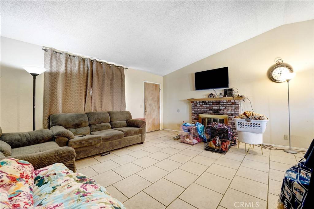 Lancaster, CA 93535,40976 177th E