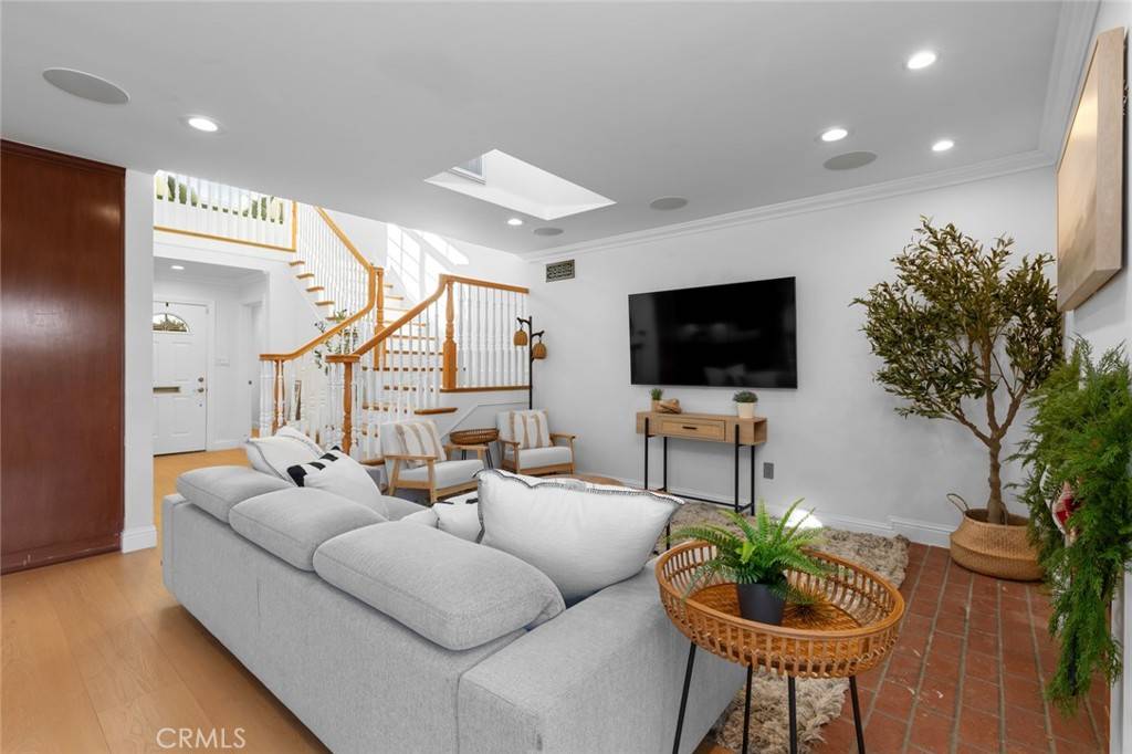 Huntington Beach, CA 92647,17131 Autumn