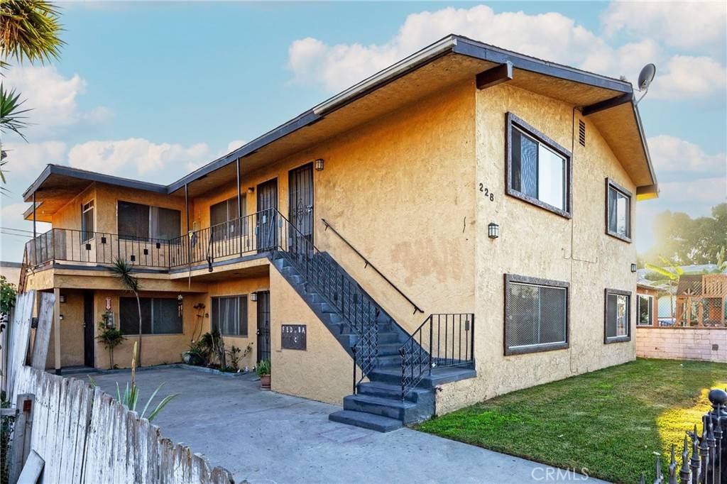 Long Beach, CA 90805,228 E Artesia BLVD