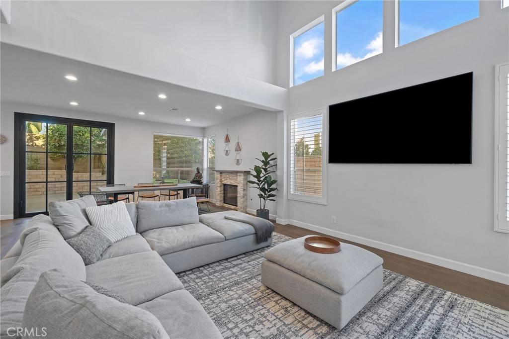 Placentia, CA 92870,325 E Concord