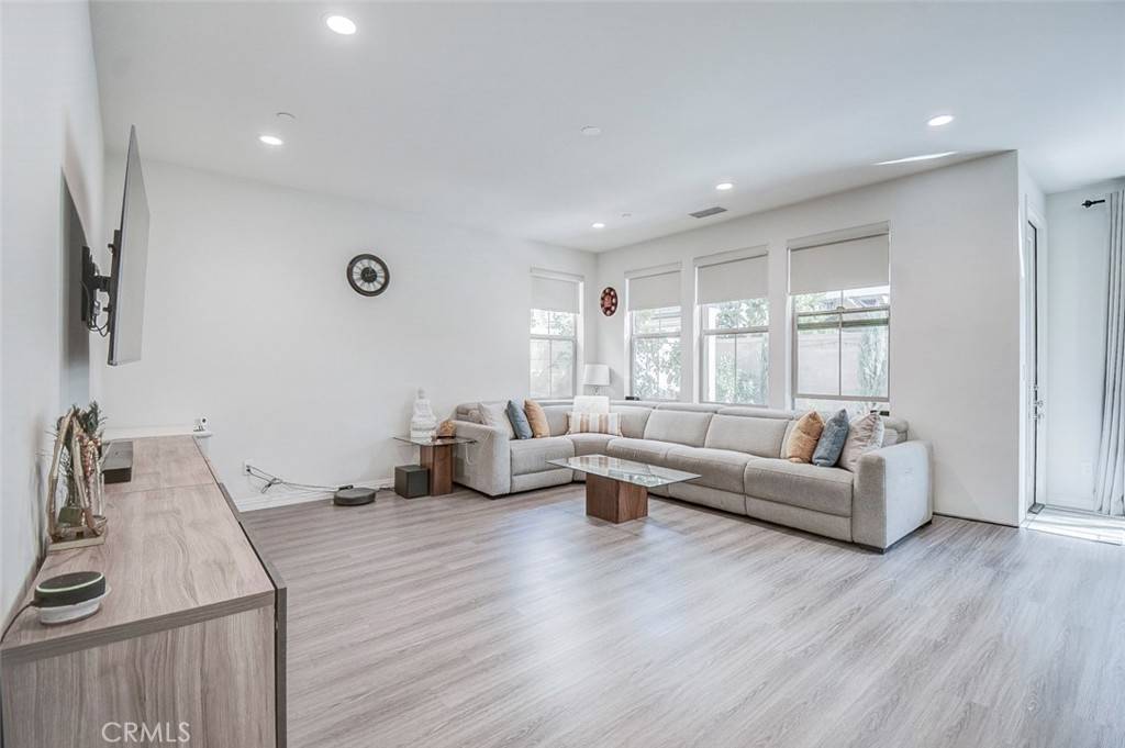 Irvine, CA 92618,128 Full Sun