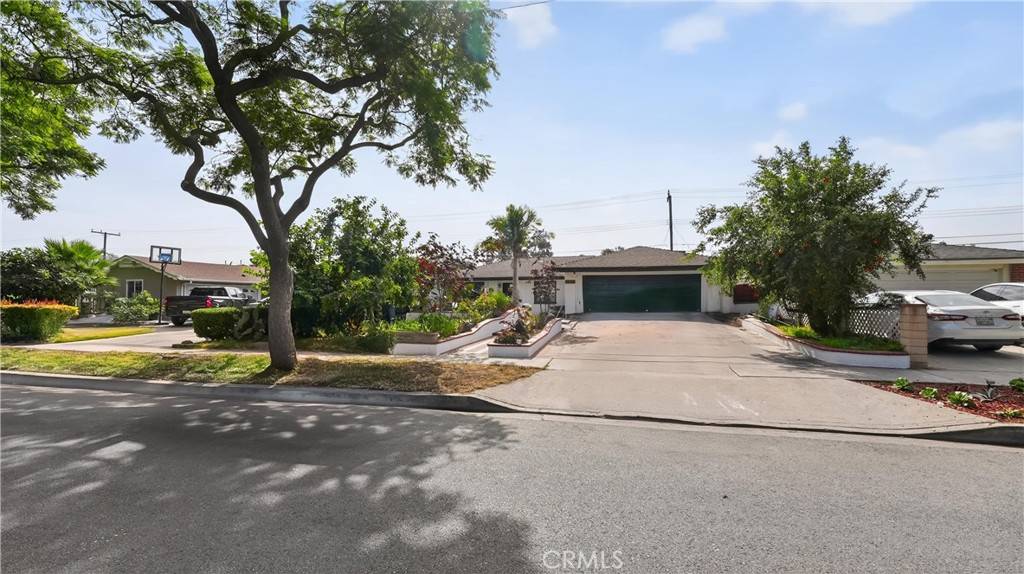 Santa Ana, CA 92704,2926 W La Verne