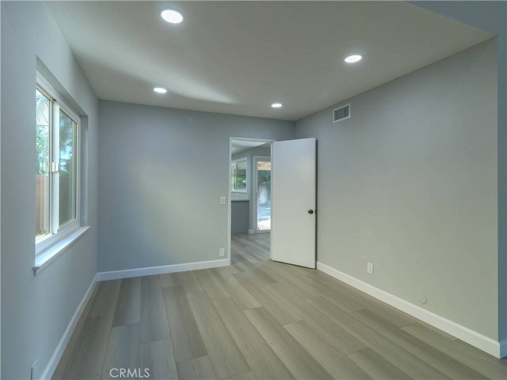 Santa Ana, CA 92707,518 W Alpine