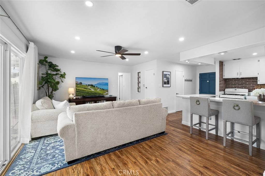 Cypress, CA 90630,5472 Marion