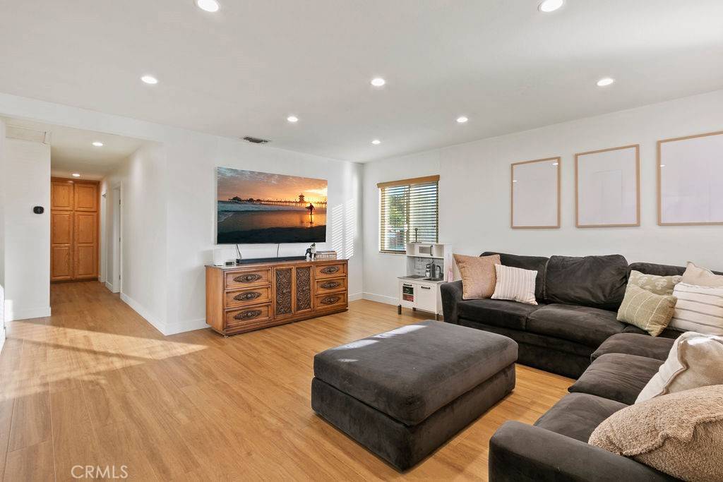 Orange, CA 92869,285 S James ST