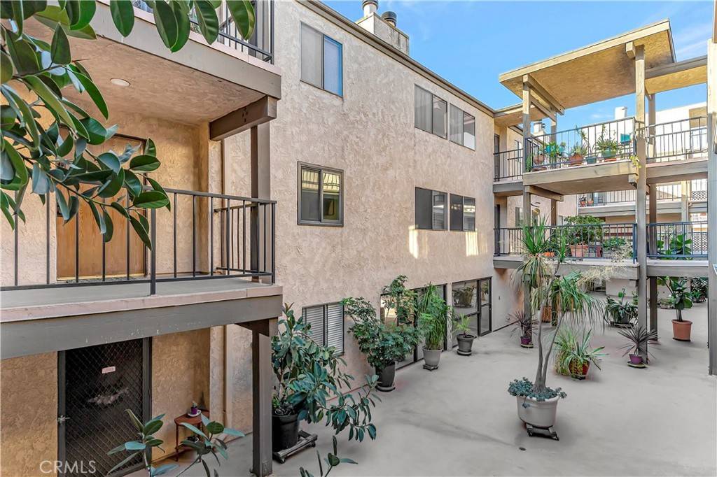 Long Beach, CA 90814,605 Redondo #308
