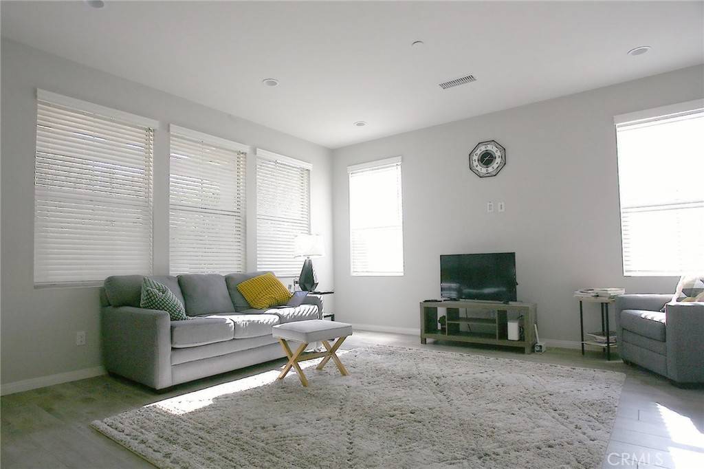 Irvine, CA 92618,125 Full Sun