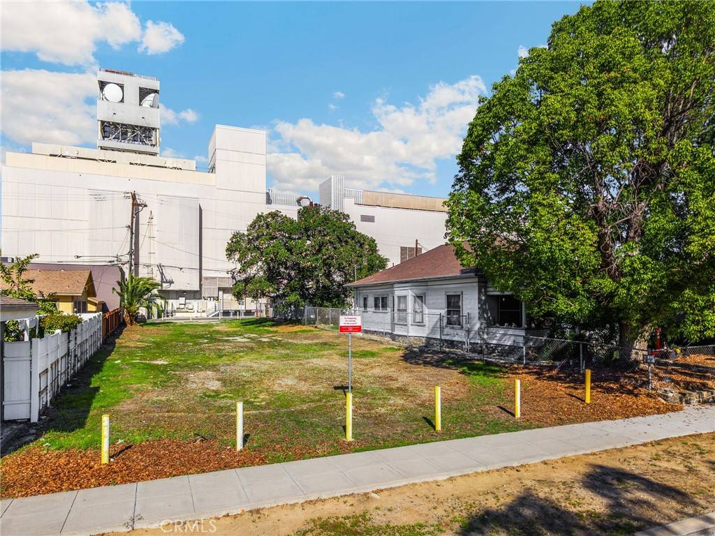 Ontario, CA 91762,220 W C ST