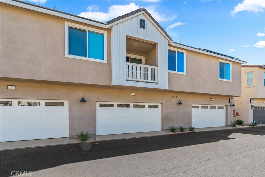 Fontana, CA 92336,5253 Wildflower #1