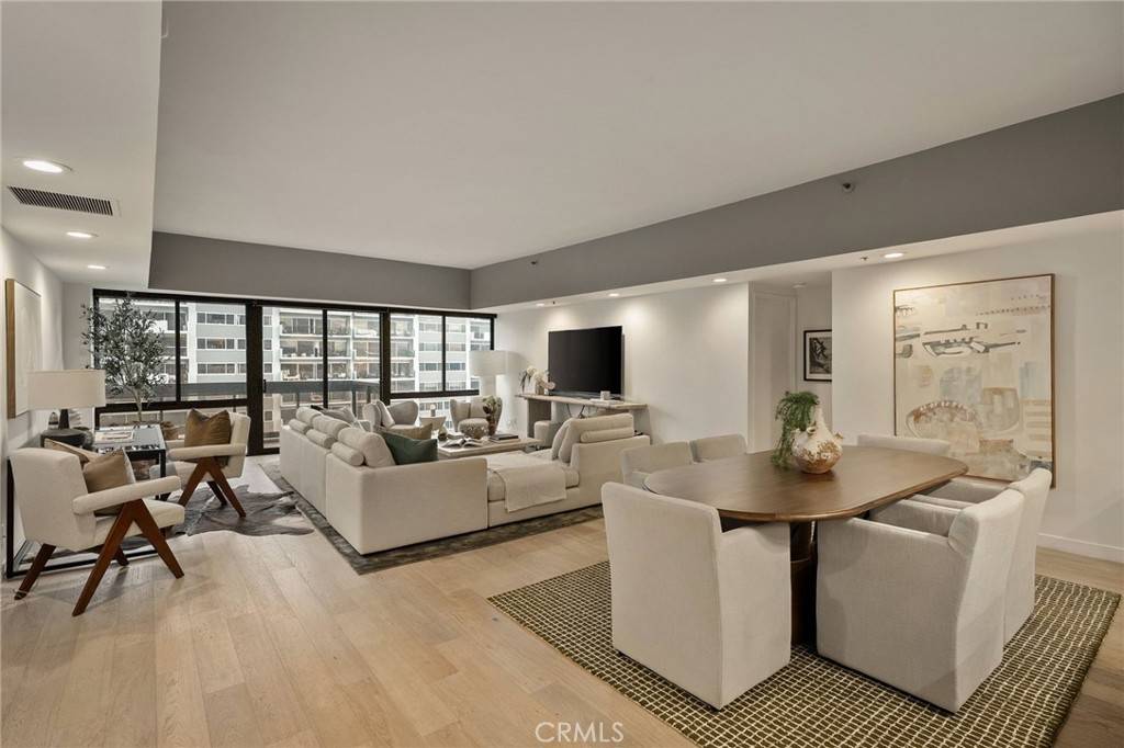 Los Angeles, CA 90024,10445 Wilshire