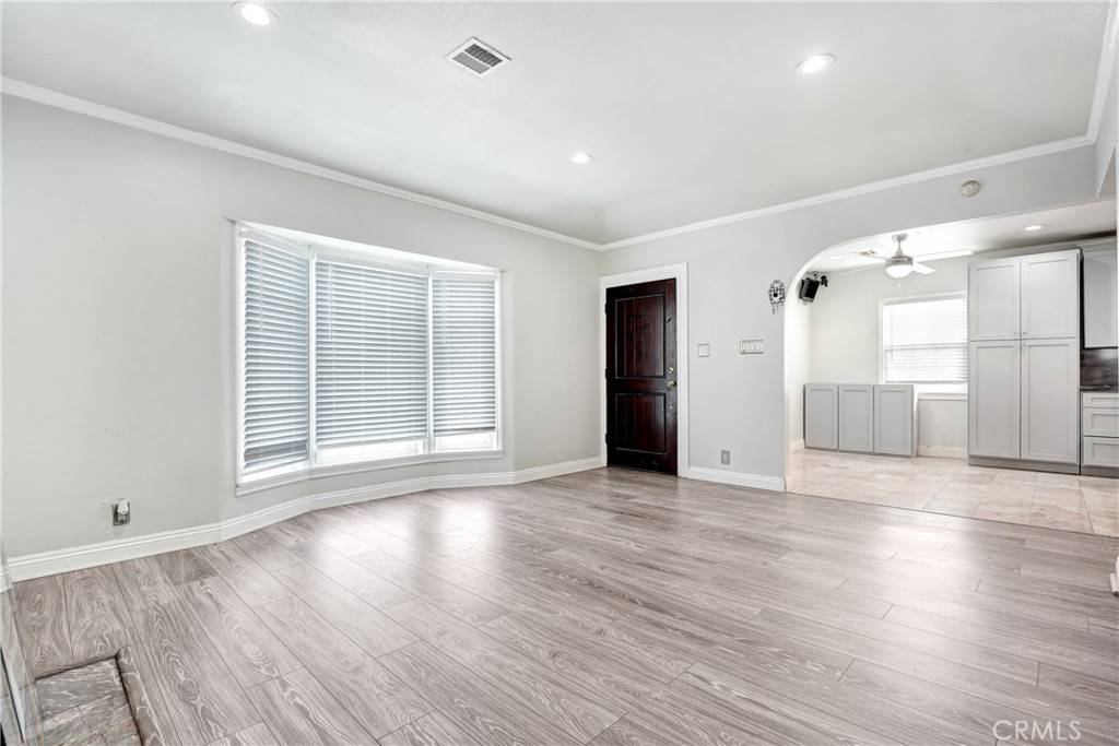 Los Angeles, CA 90047,8843 S Wilton PL