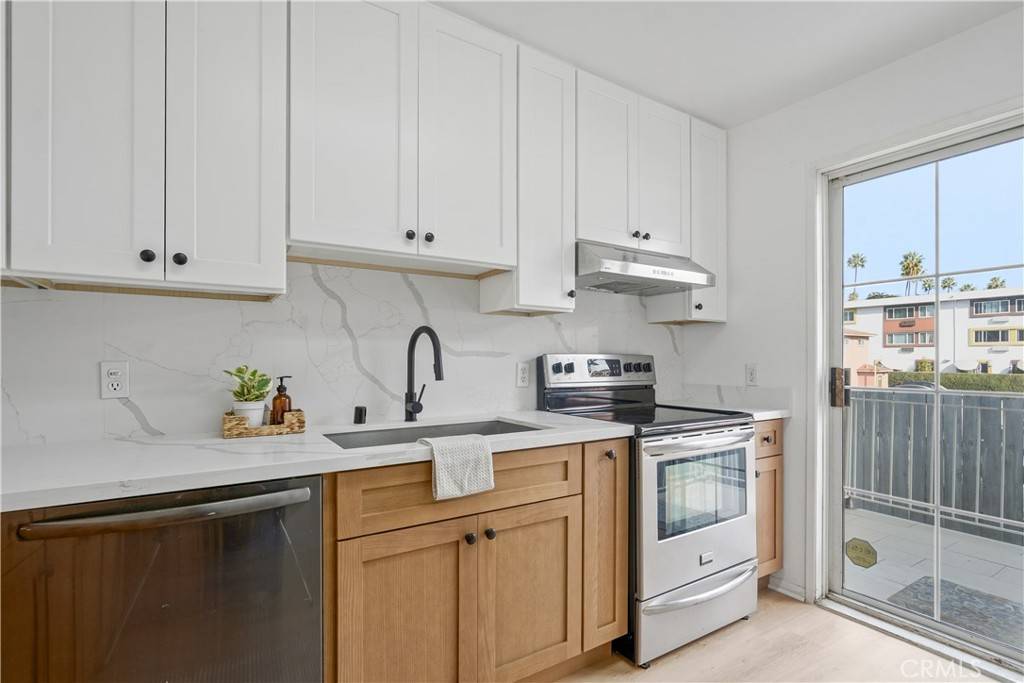 Van Nuys, CA 91406,15920 Sherman WAY #8