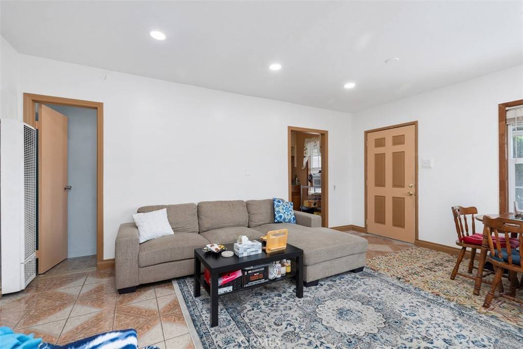 Lakewood, CA 90715,11635 Walcroft St