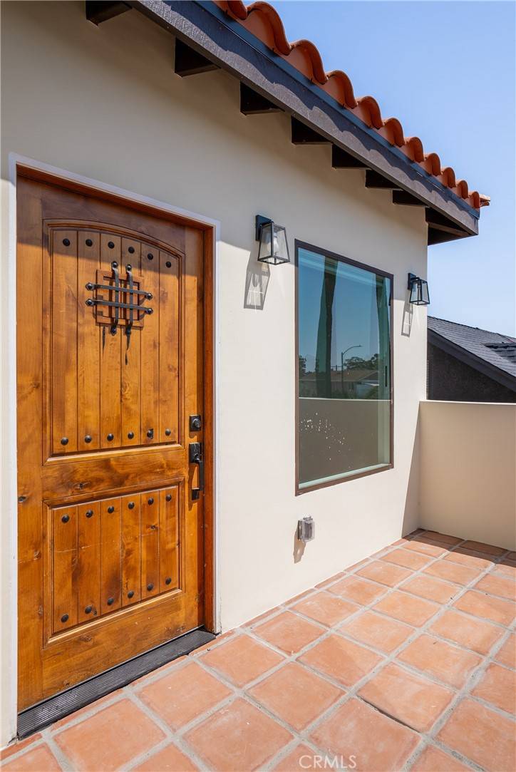 Los Angeles, CA 90016,2338 S Cloverdale AVE